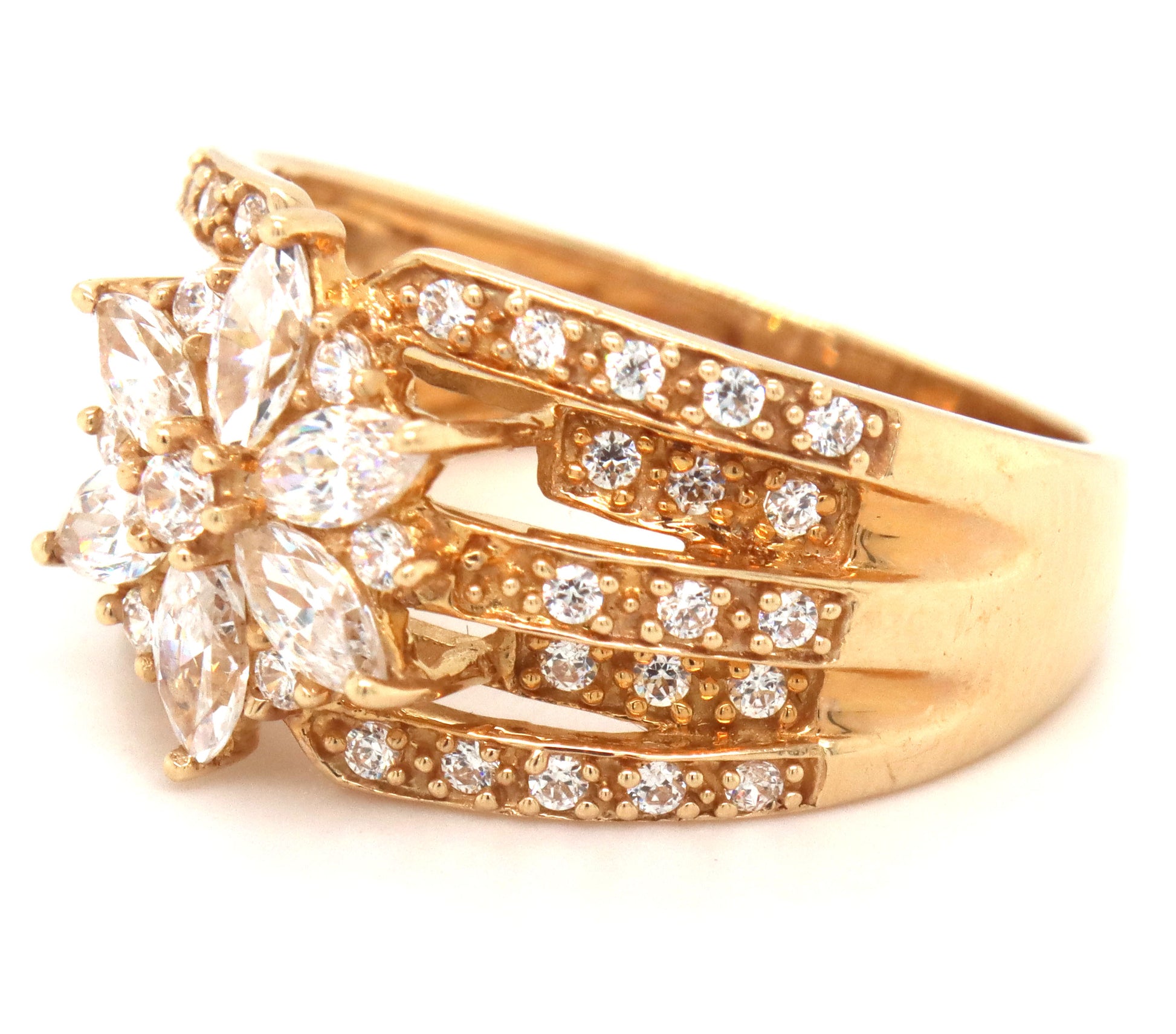 14kt Yellow gold cubic zirconia flower design ring