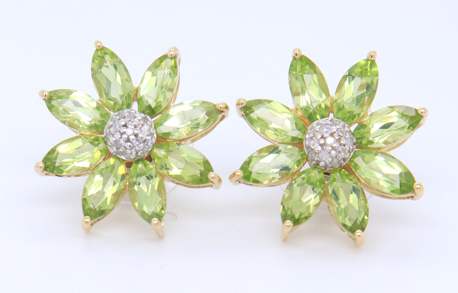 10KT Yellow Gold PErdiot Star Eaarings And Emerald Cluster Ring