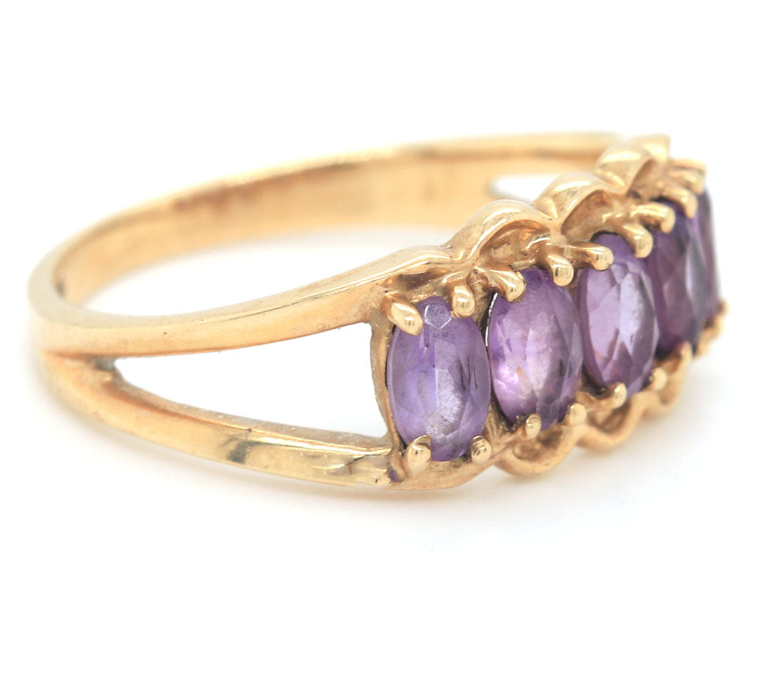 10kt Yellow gold 5 oval amethyst ring