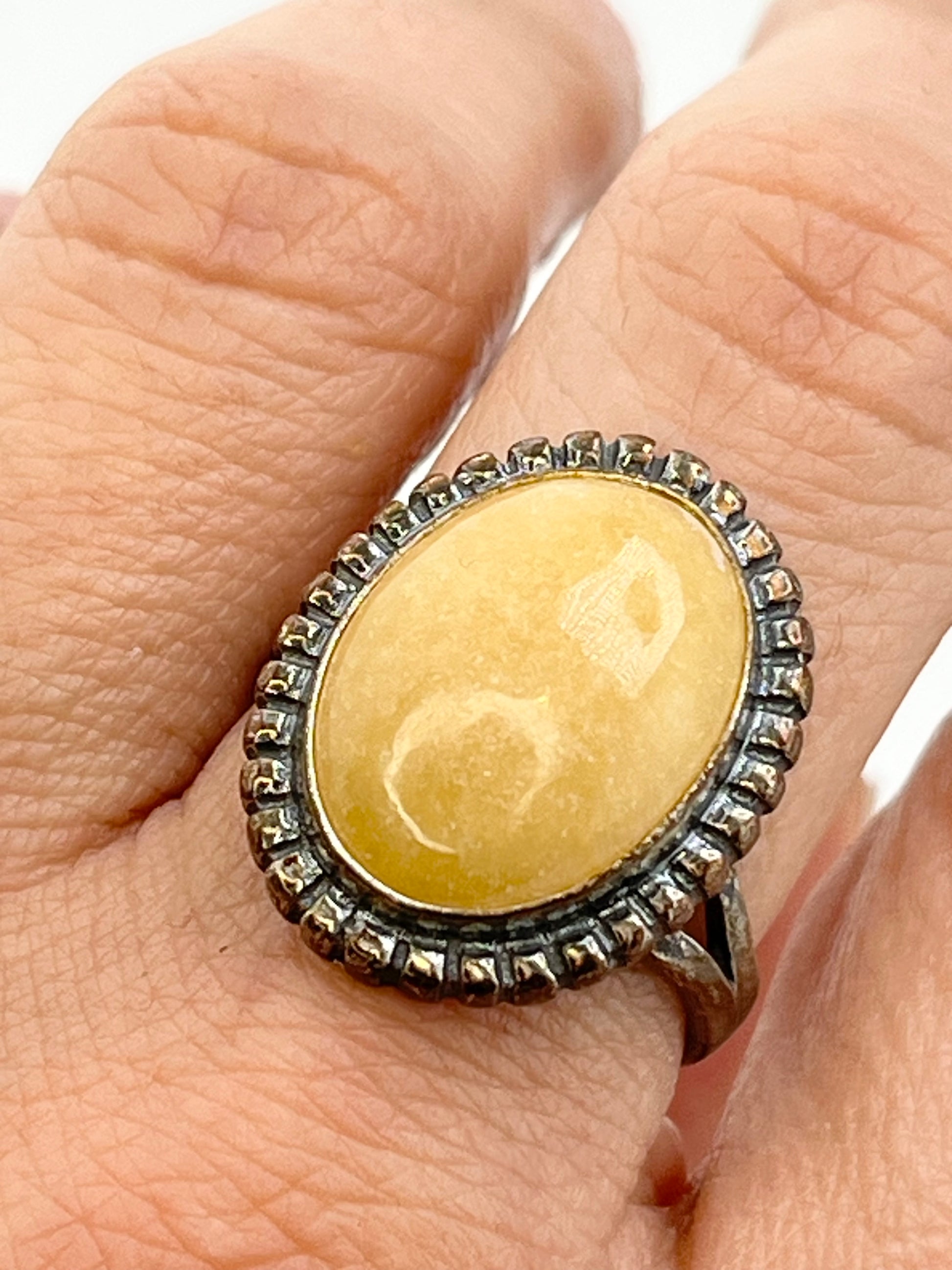Vintage 925 Sterling Silver Oval Yellow Jasper With Beaded Border Ring