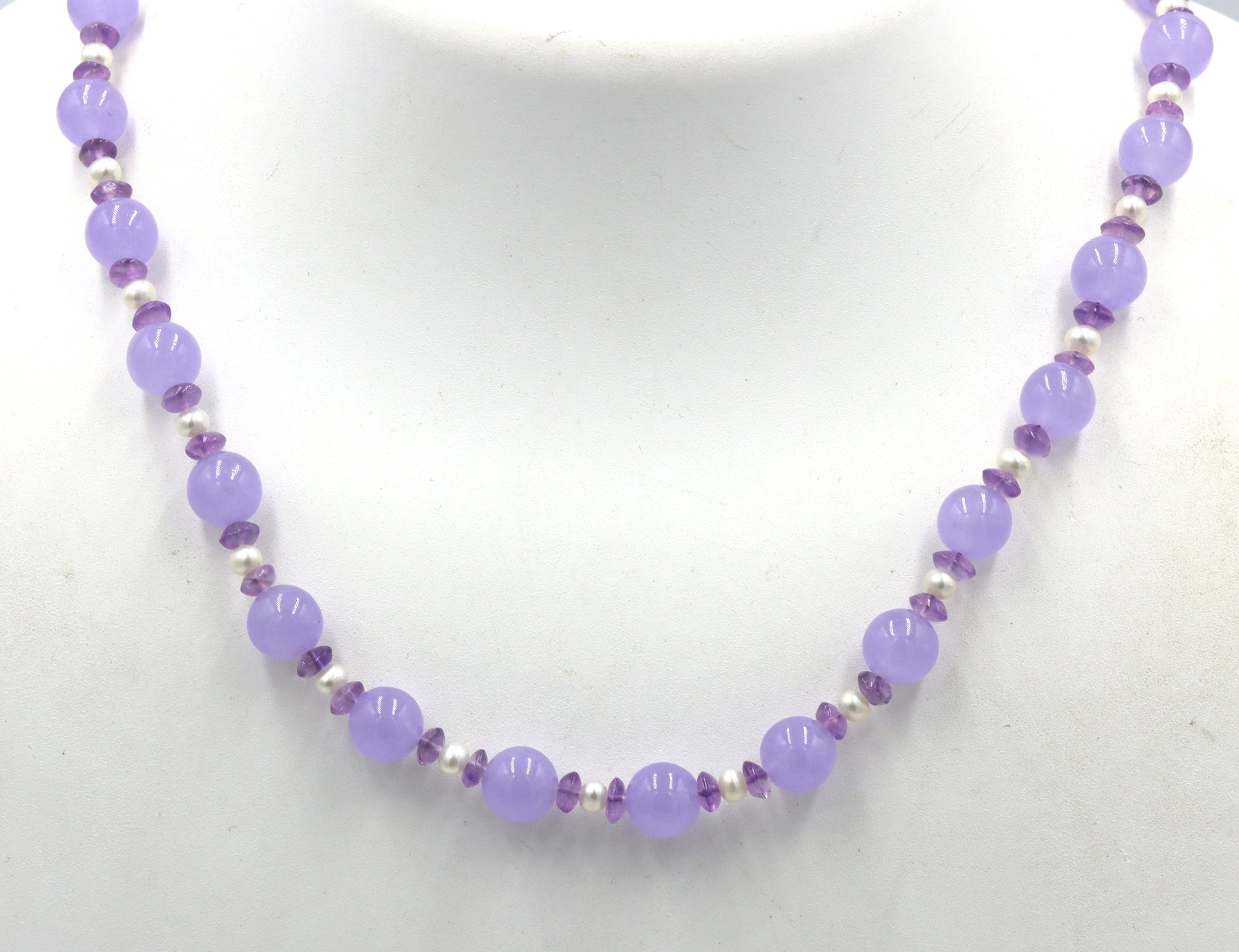 Amethyst and pearl beaded necklace