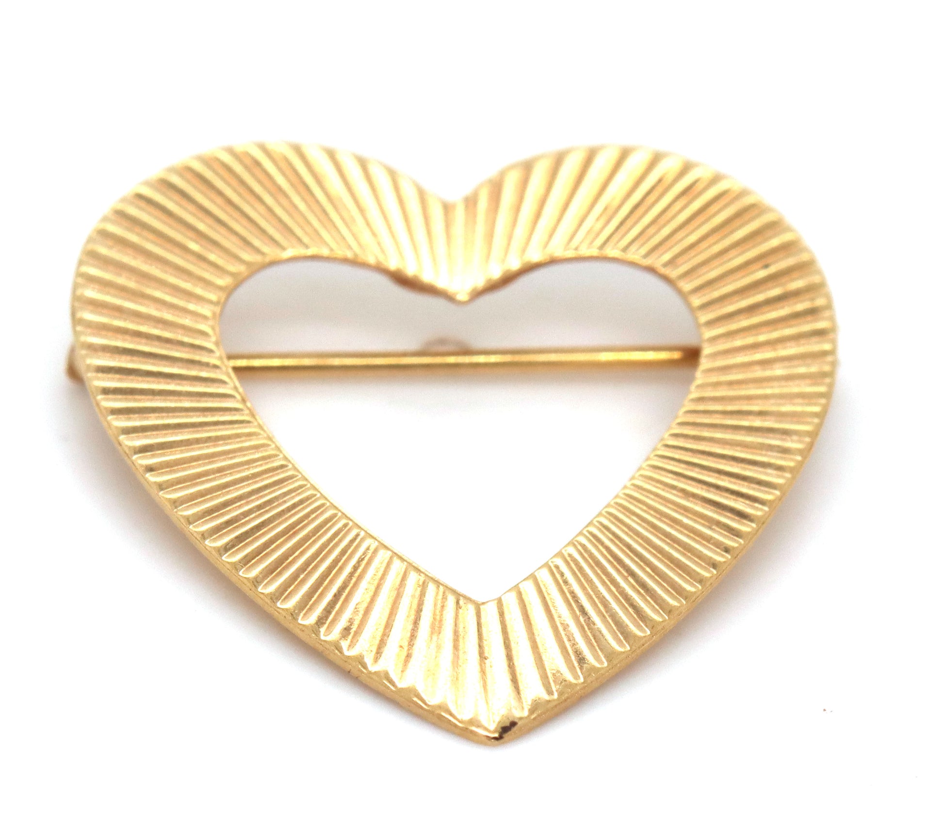 14kt Yellow gold heart shaped brooch