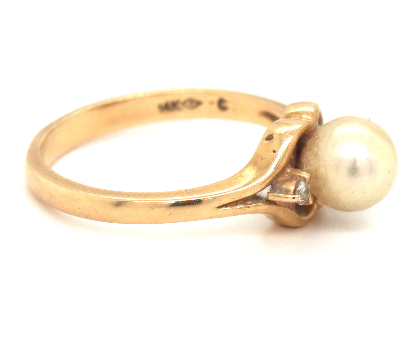14kt Yellow gold pearl ring
