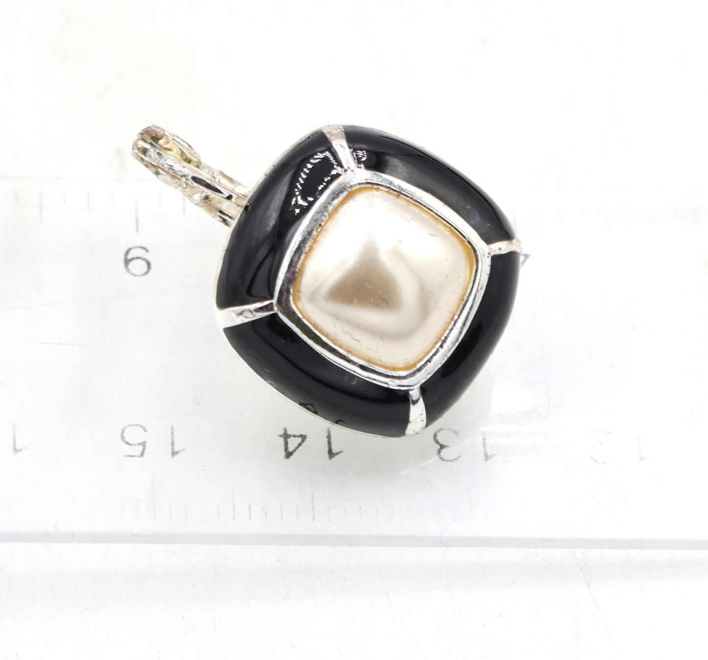 Joan Rivers Pearl earrings clip on