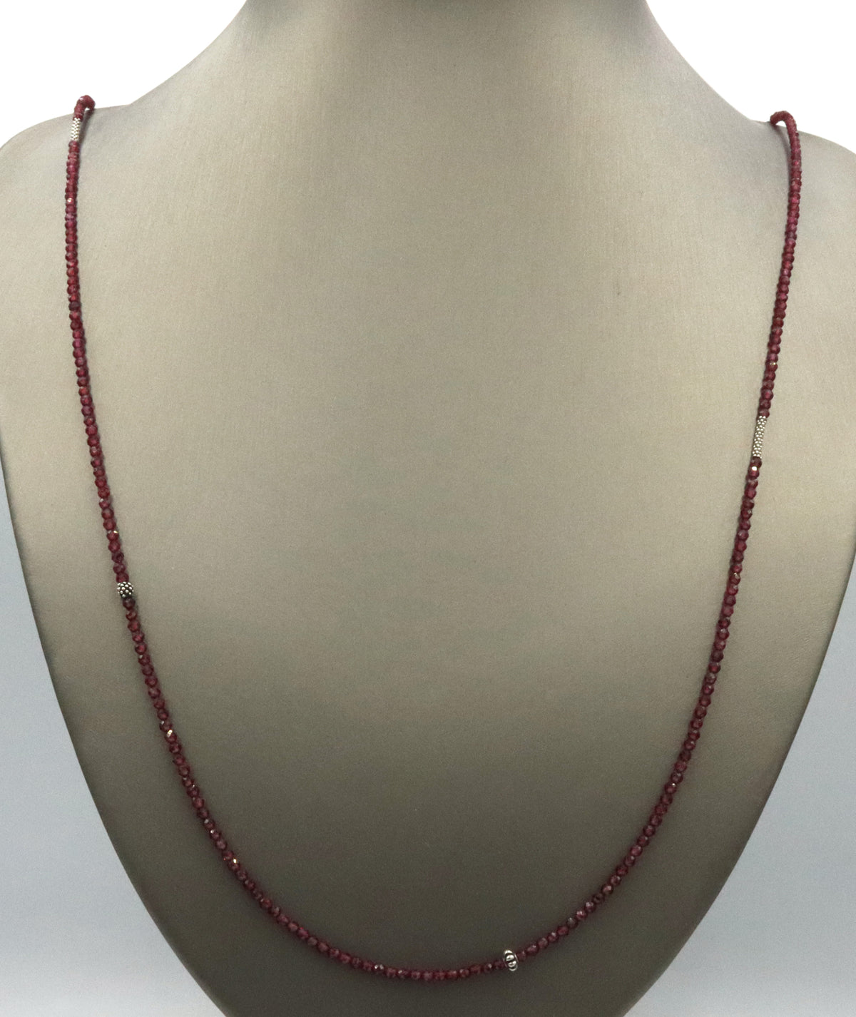 Lagos Garnet necklace in 925 sterling silver
