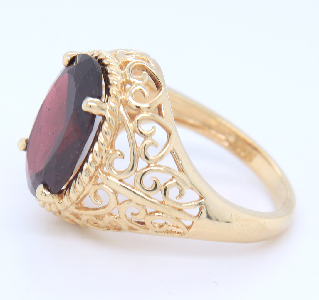 10KT Yellow Gold Oval Garnet With Heart Design Band Ring