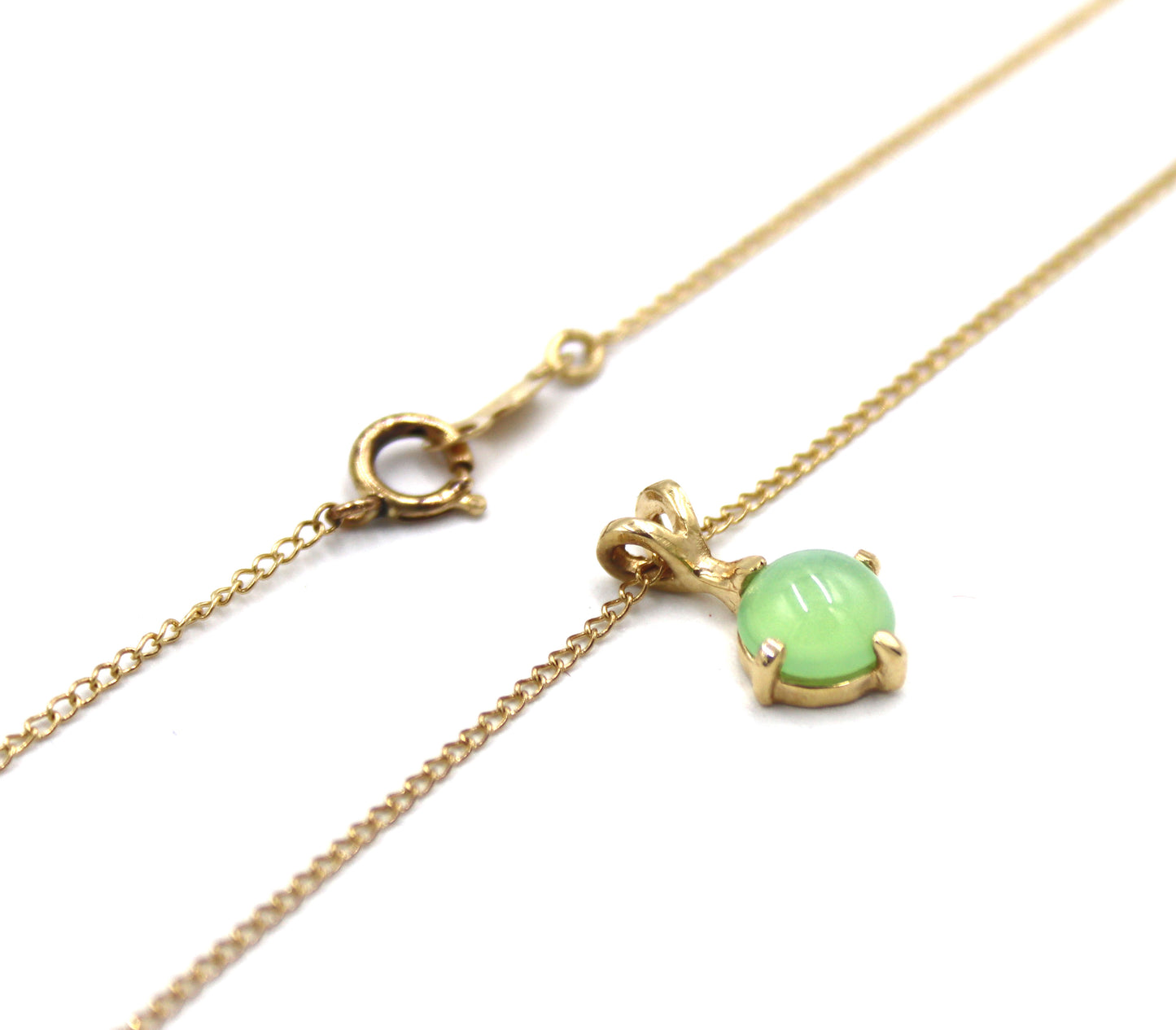 14kt Yellow gold round green star sapphire pendant on chain