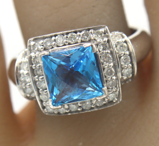 14kt White Gold approximate 1.60ct Blue Topaz and 0.30ctw Diamond Ring