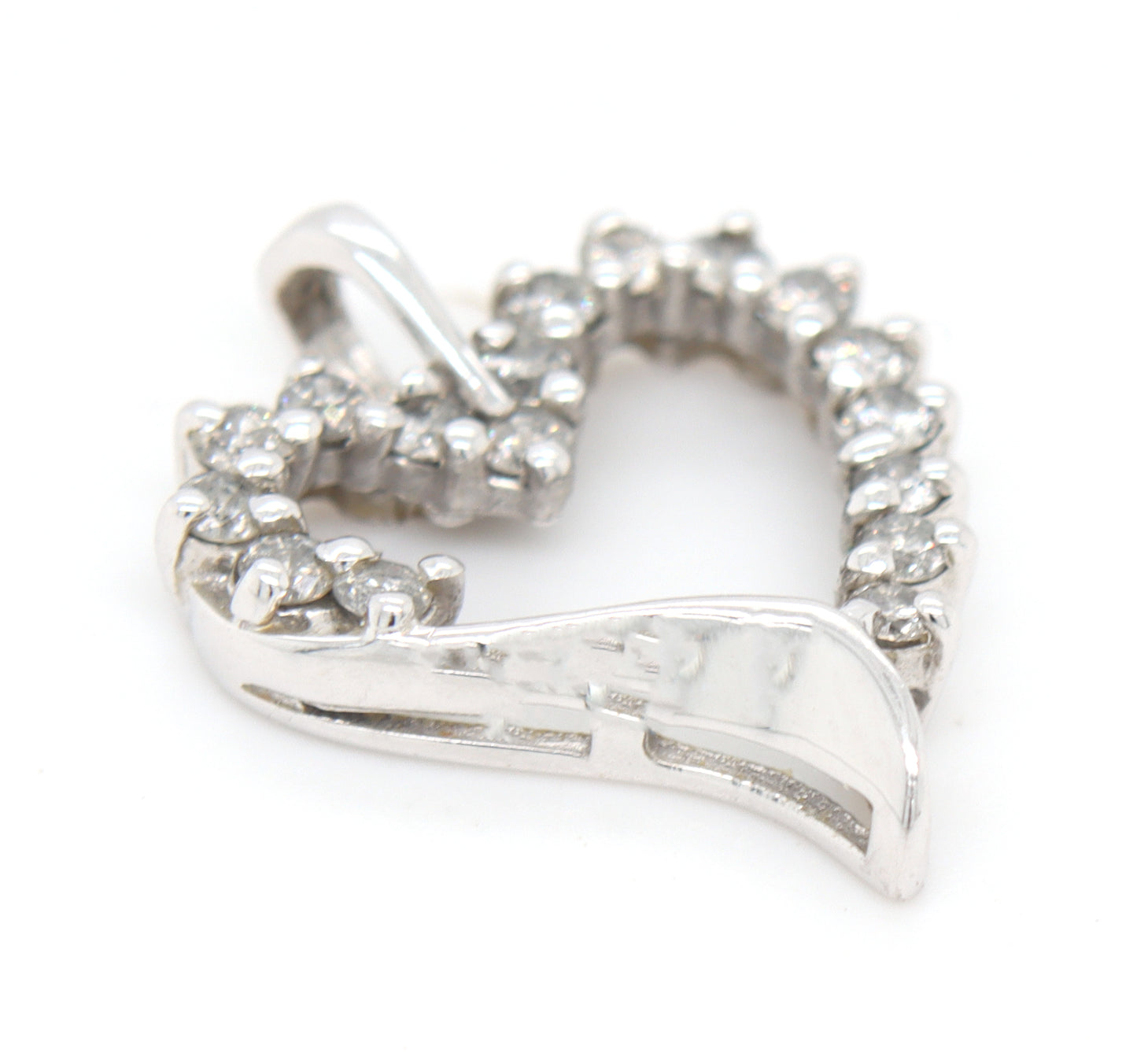 10kt White gold diamond heart shaped pendant