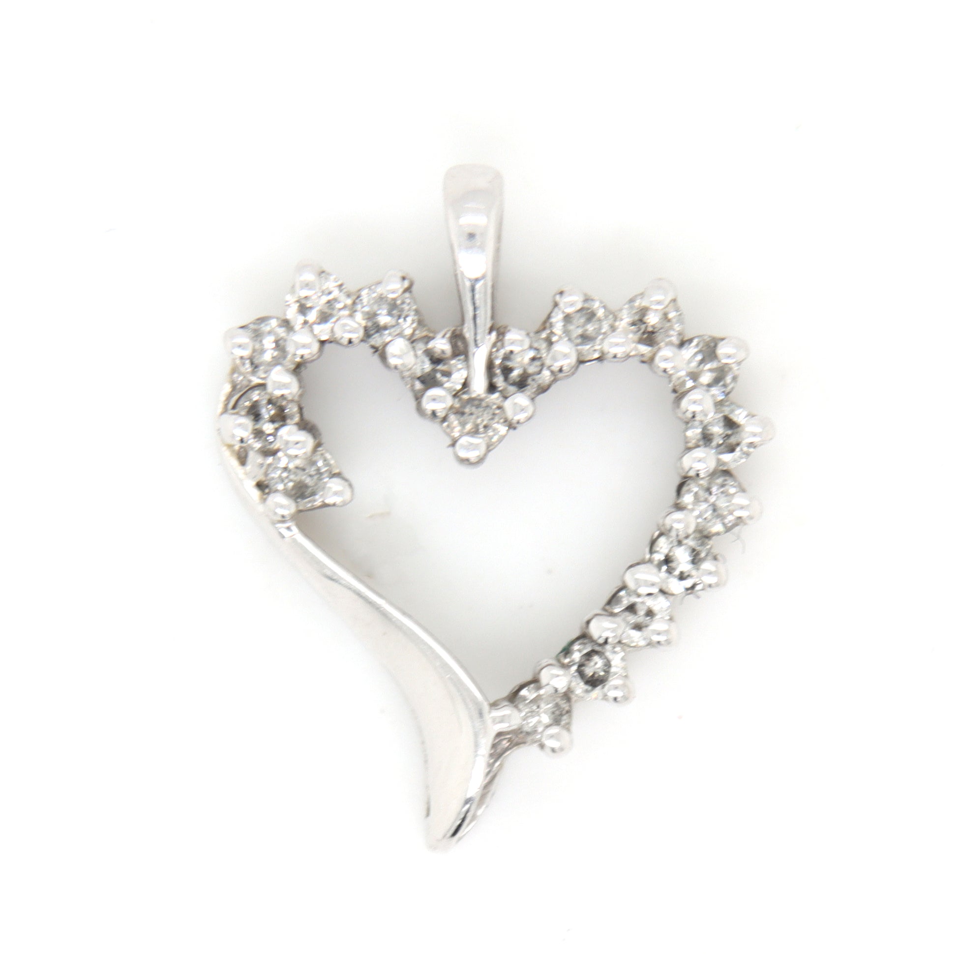 10kt White gold diamond heart shaped pendant