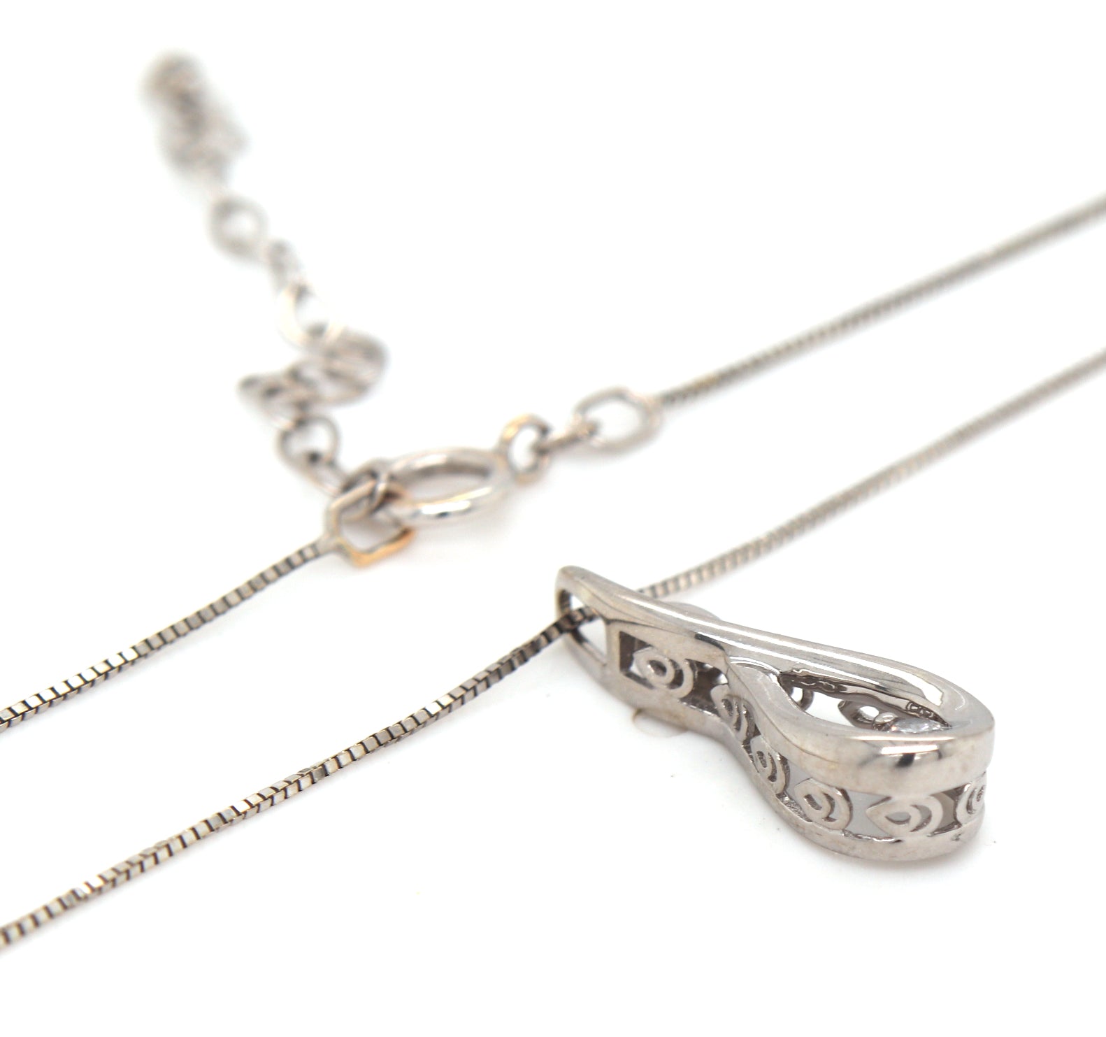 14kt White gold diamond pendant on chain