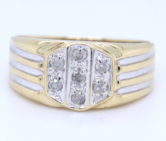 10kt Yellow gold approximate 0.20ctw 2 tone diamond gent's ring