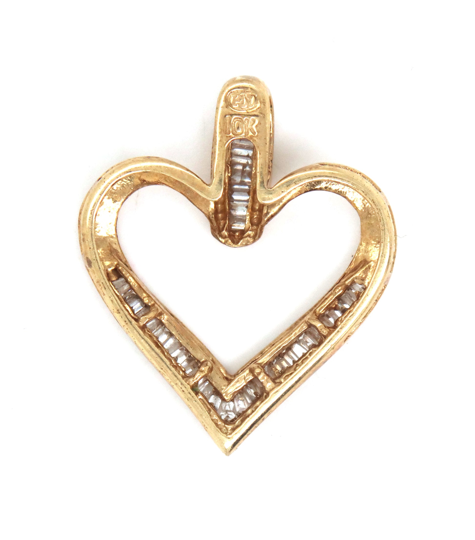 10kt Yellow gold diamond heart shaped pendant