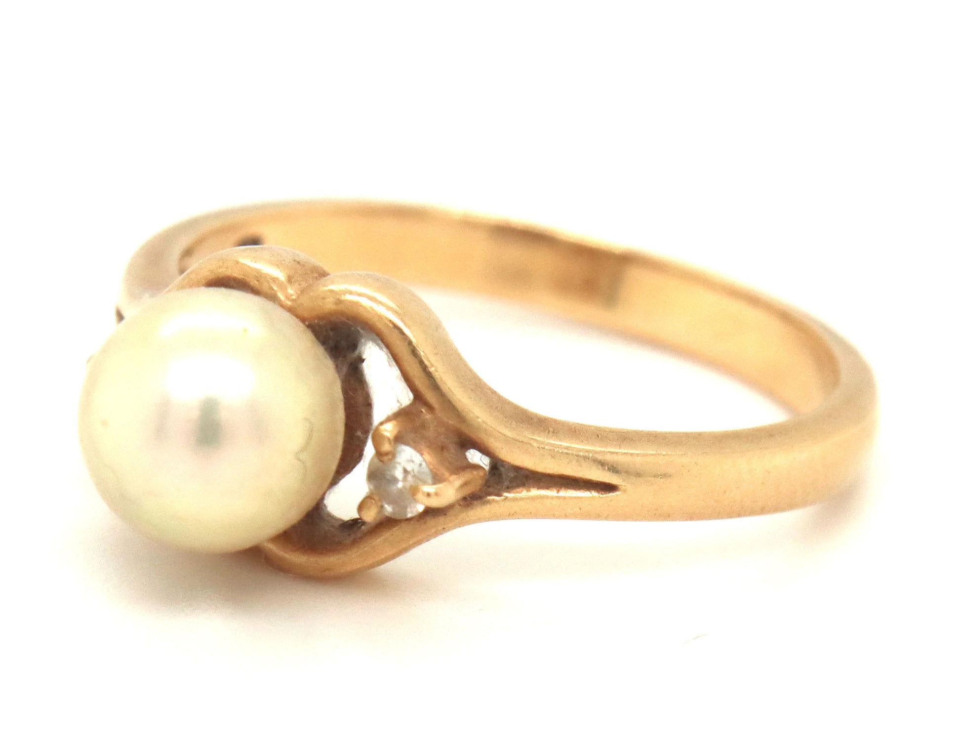 14kt Yellow gold pearl ring