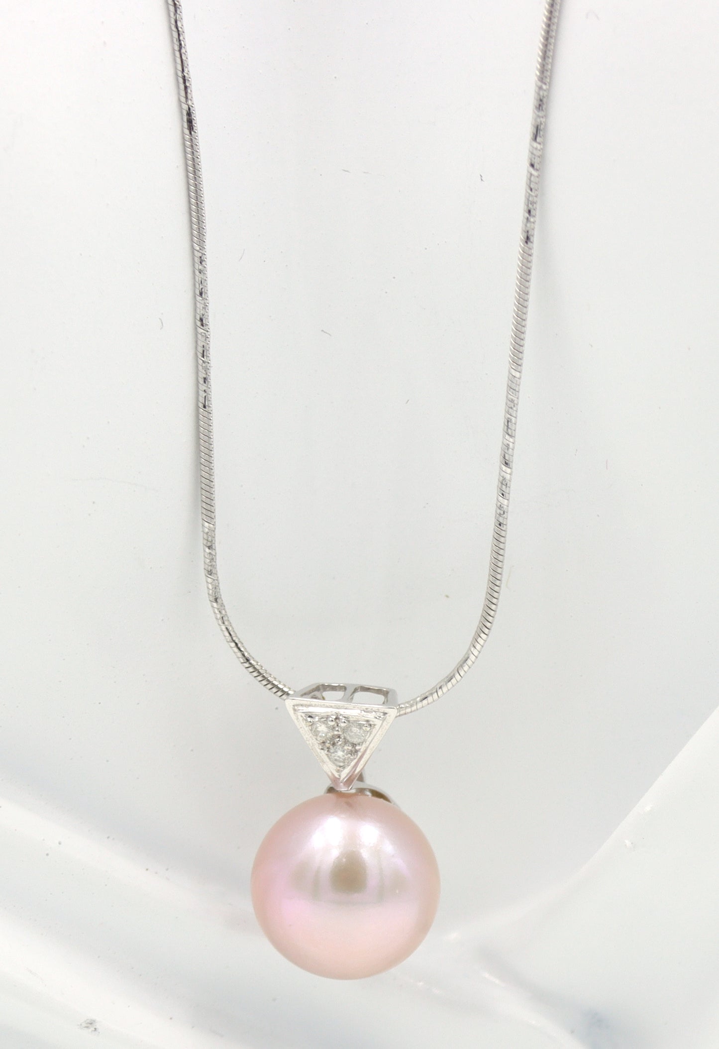 Elegant White Gold Fresh Water Pearl and Diamond Pendant on Chain