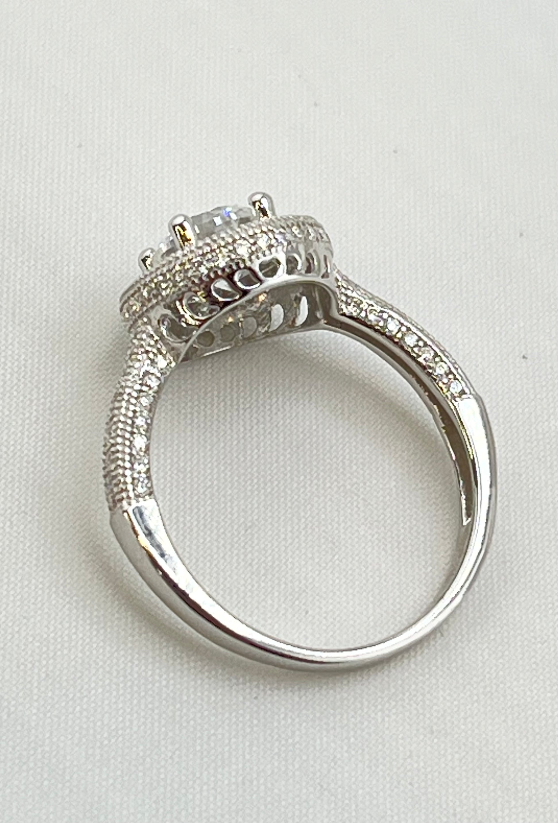 925 Sterling Silver TW One Carat Brilliant Cut Moissanite Halo Engagement Ring