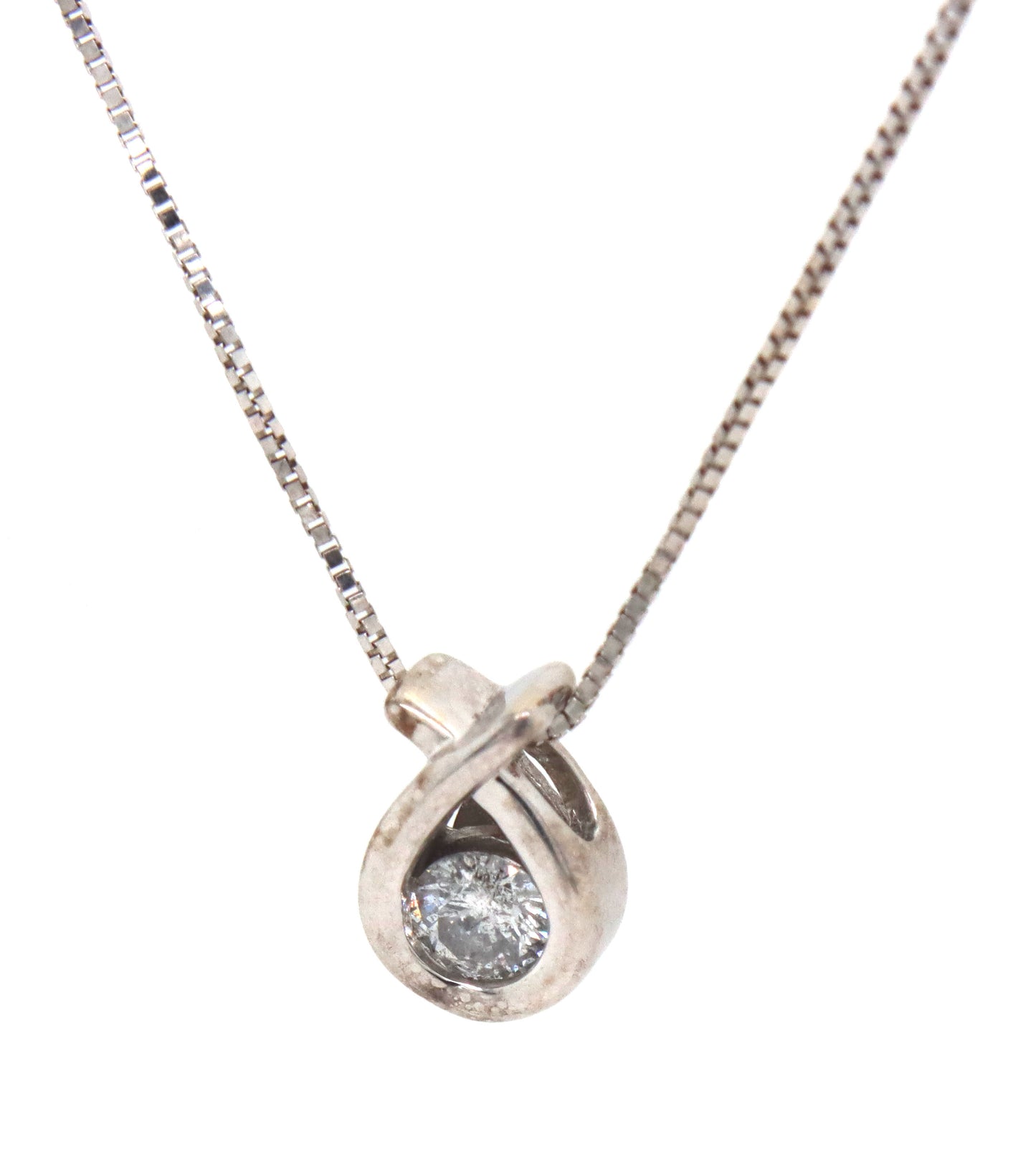 10kt White gold 0.15ctw diamond pendant on chain
