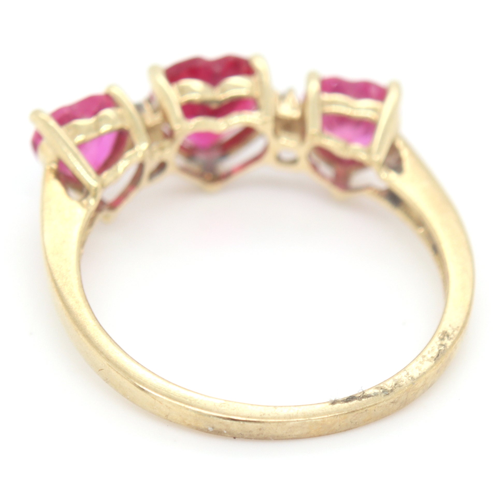 10kt Yellow gold 3 heart shaped synthetic ruby band