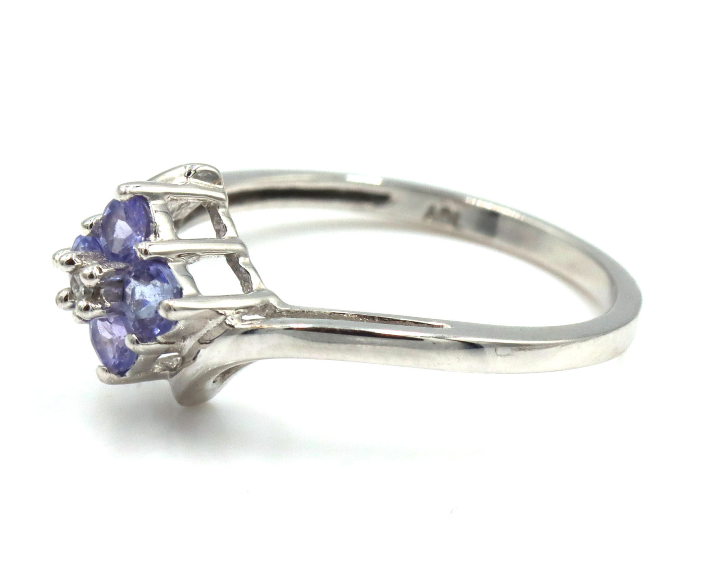 10kt White gold Iolite flower style ring