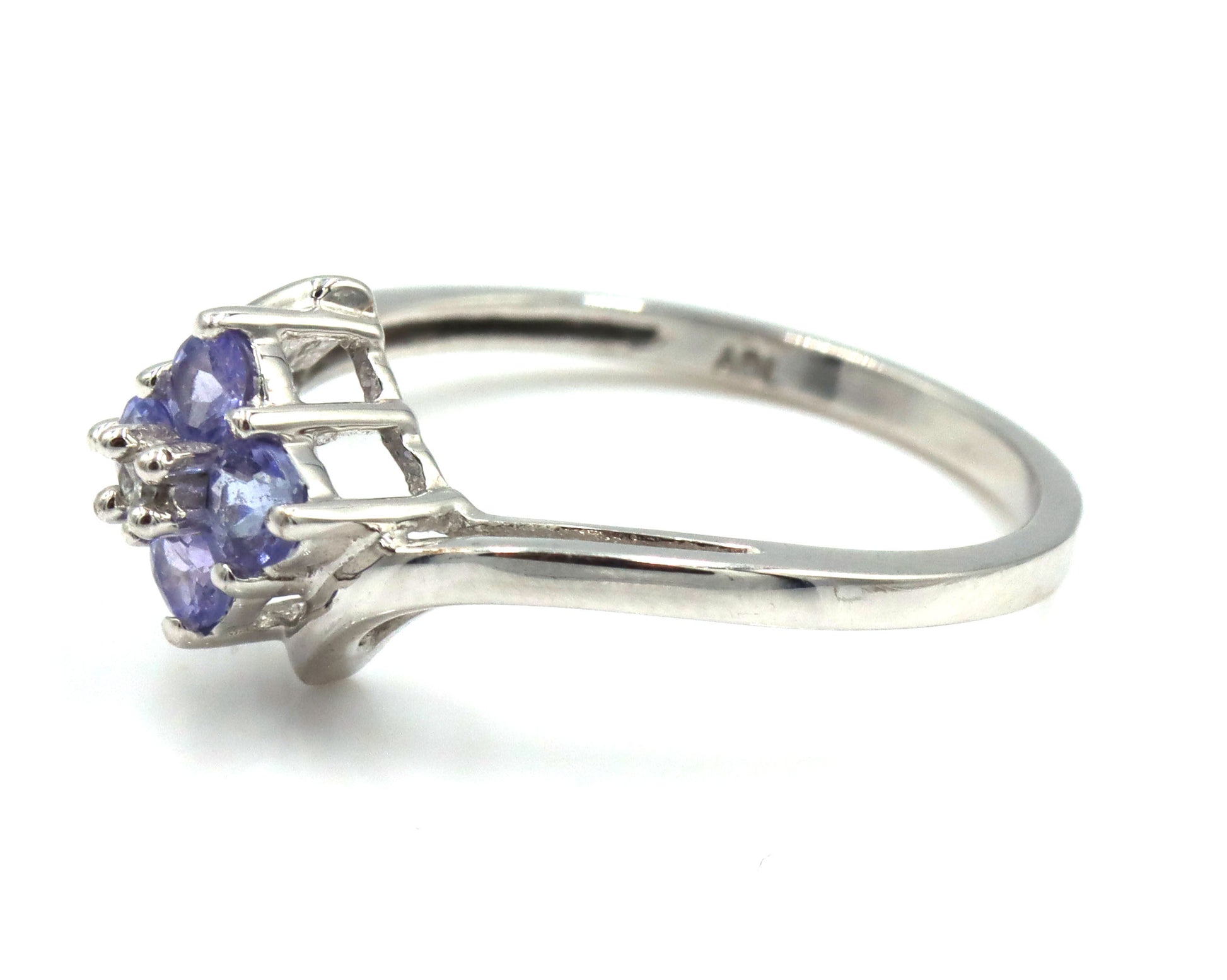10kt White gold Iolite flower style ring