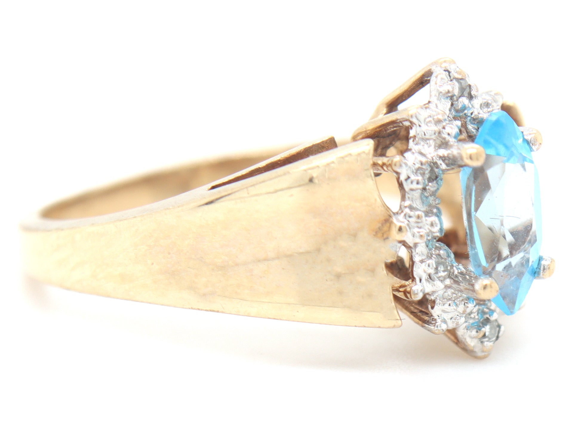 10kt Yellow gold blue topaz and diamond ring