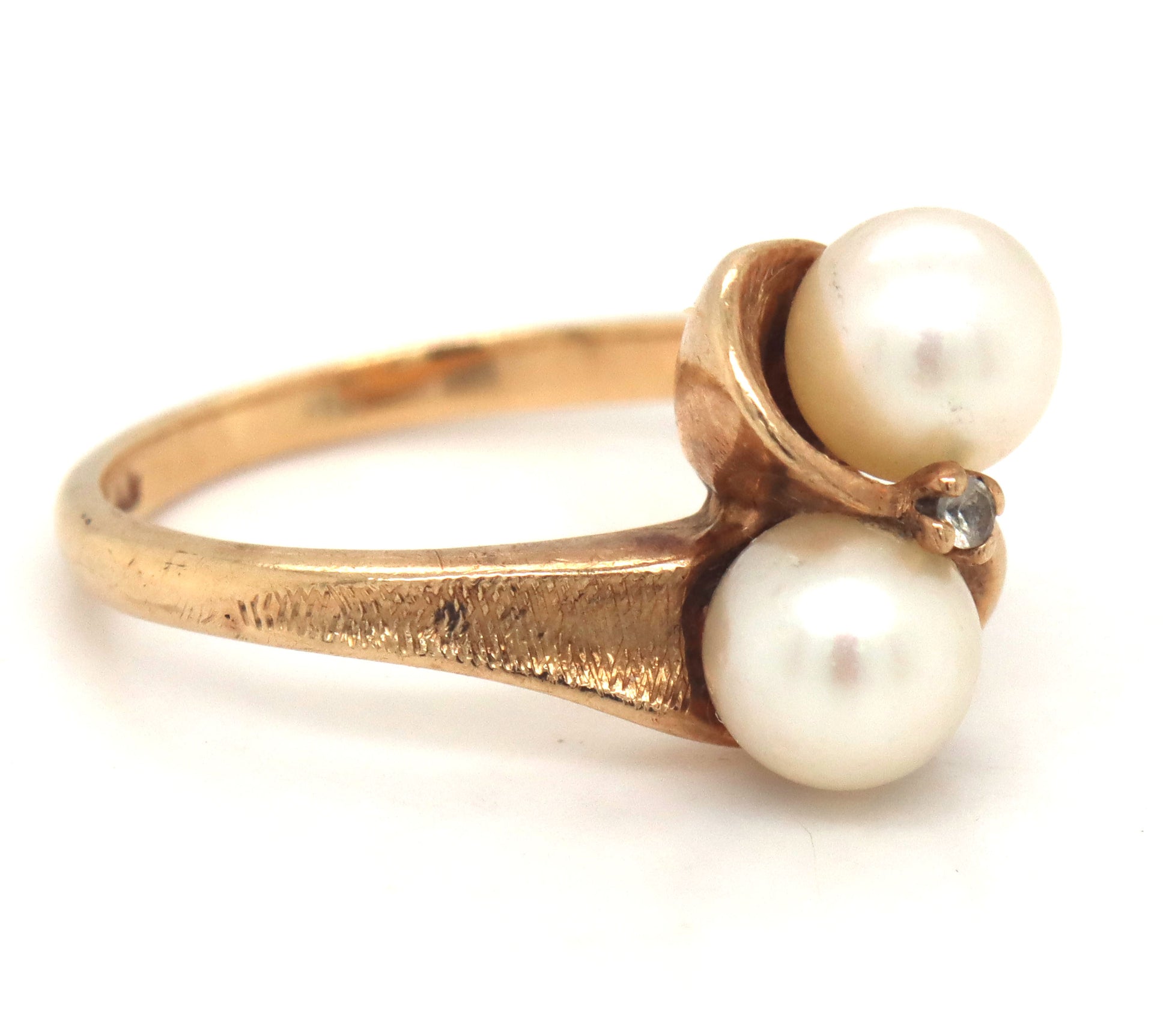 10kt Yellow gold fresh water pearl ring