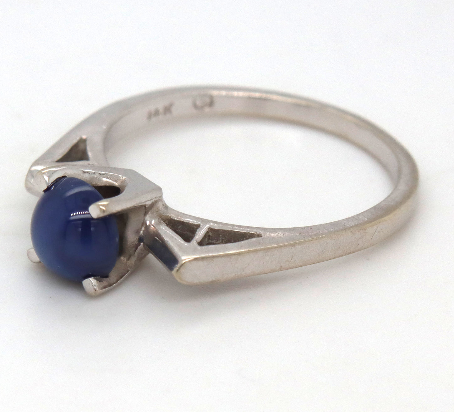 14kt White gold Lindy star sapphire ring
