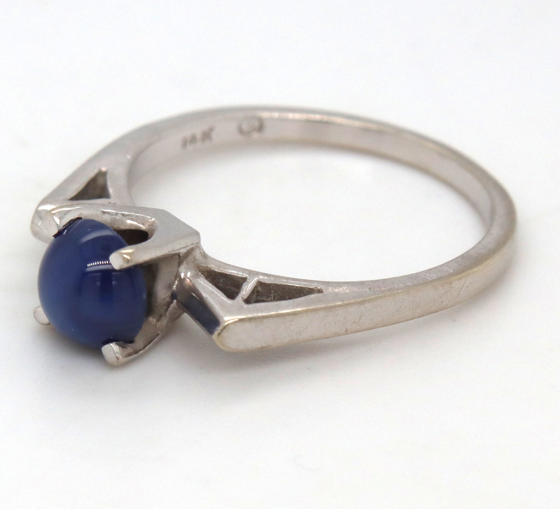 14kt White gold Lindy star sapphire ring