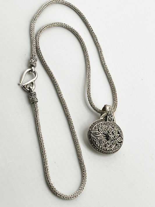 925 Sterling Silver Vintage Atr Deco Marcasite Pendant With Foxtail Suarti Chain Necklace           