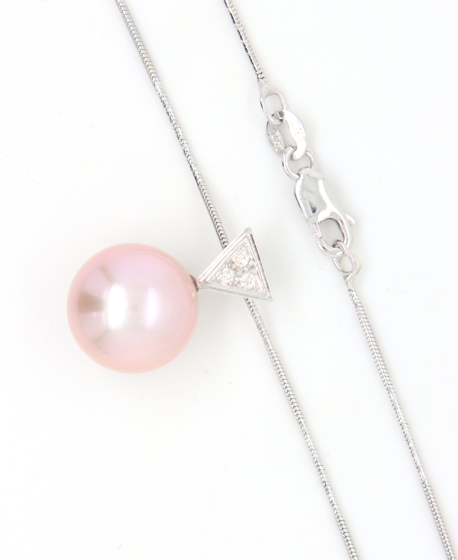 Elegant White Gold Fresh Water Pearl and Diamond Pendant on Chain