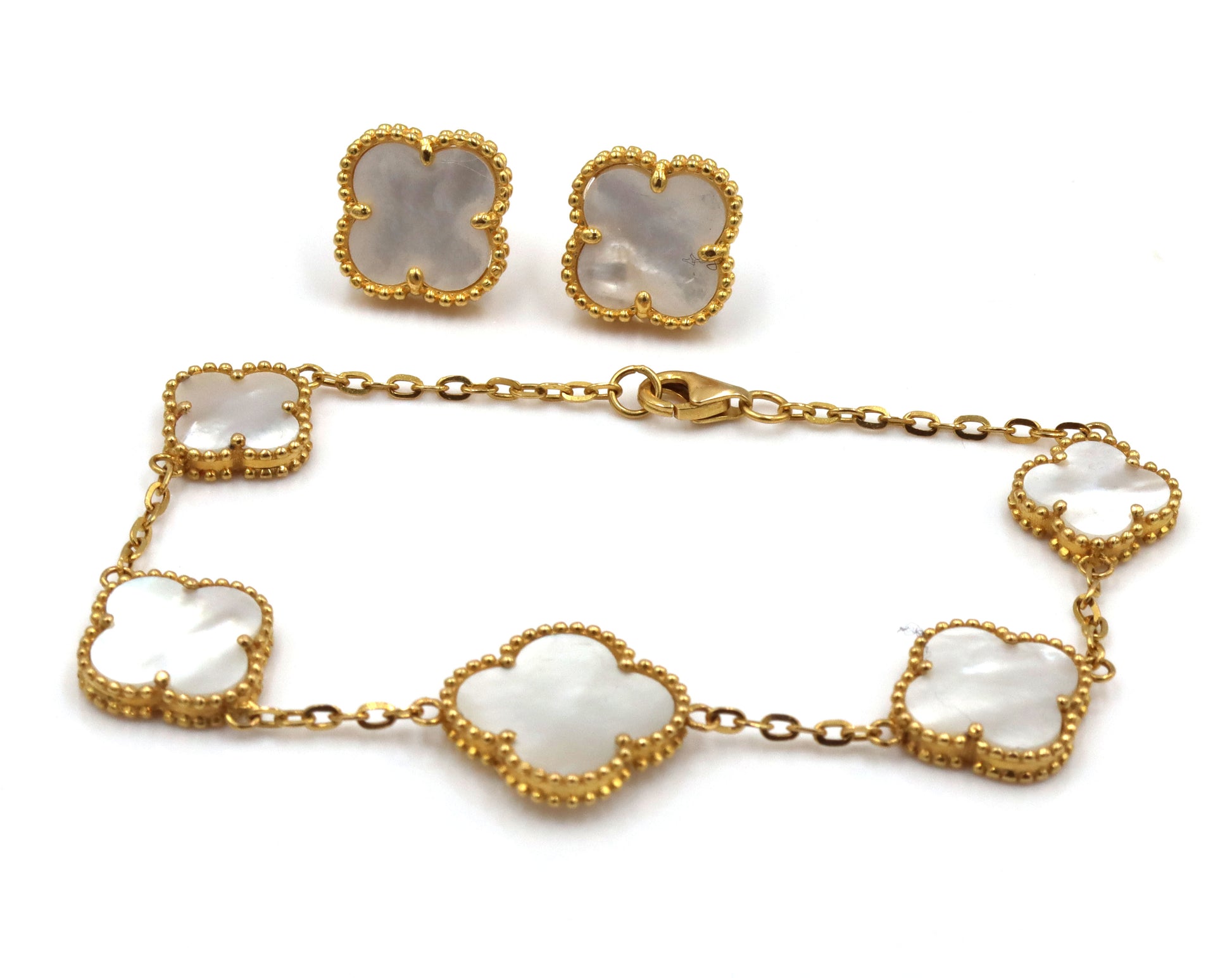 Set of 21kt Yellow gold mother of pearl bracelet and earrings