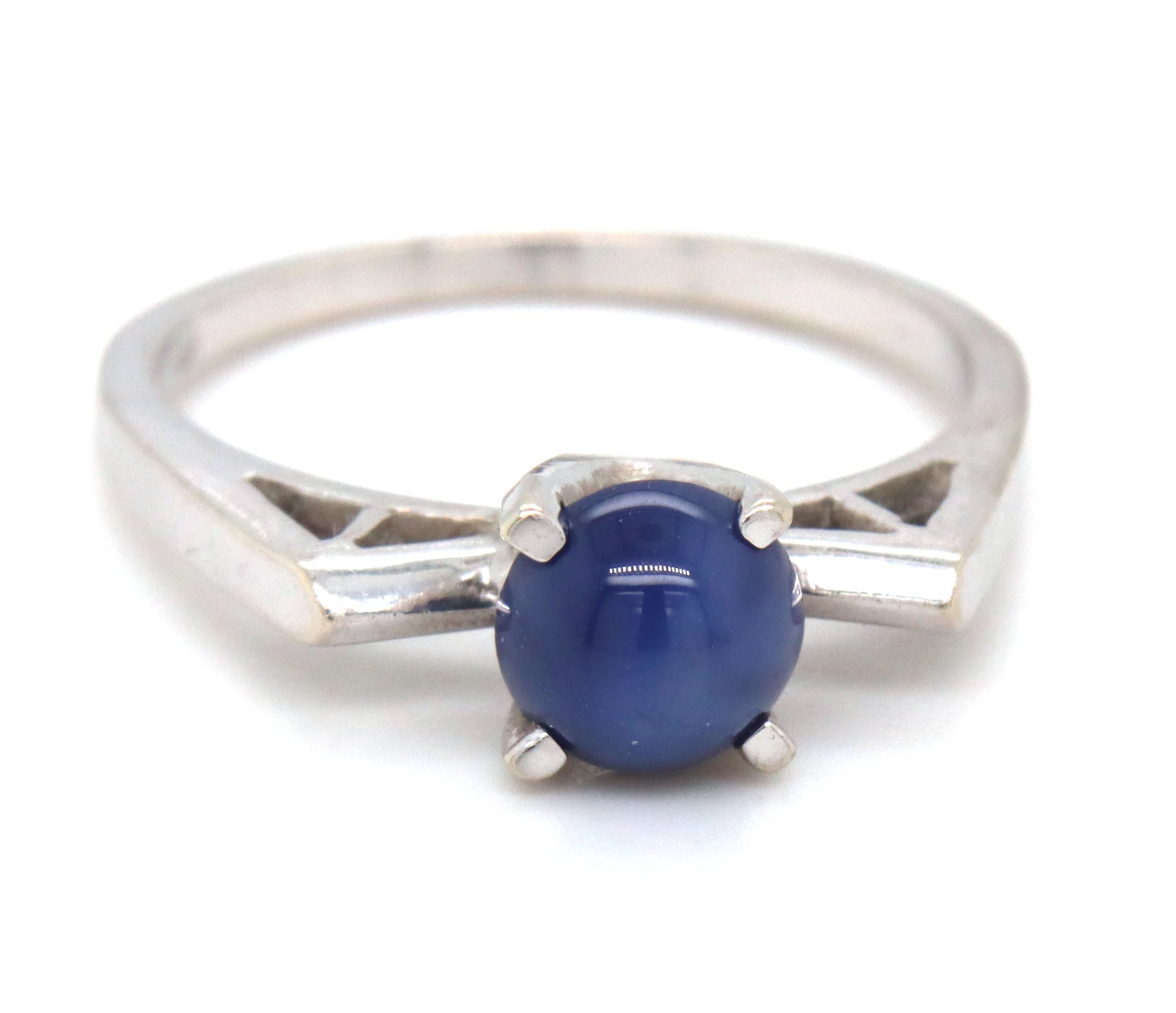 14kt White gold Lindy star sapphire ring