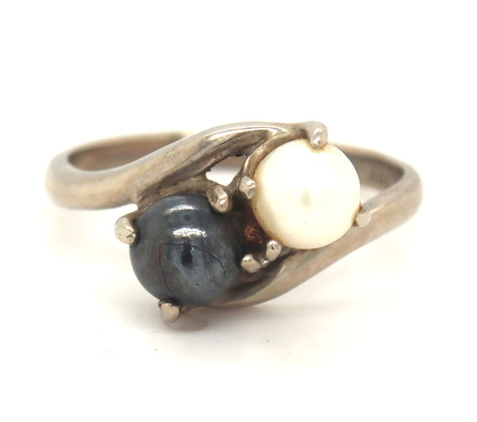 10kt White gold grey and white fresh water pearl ring