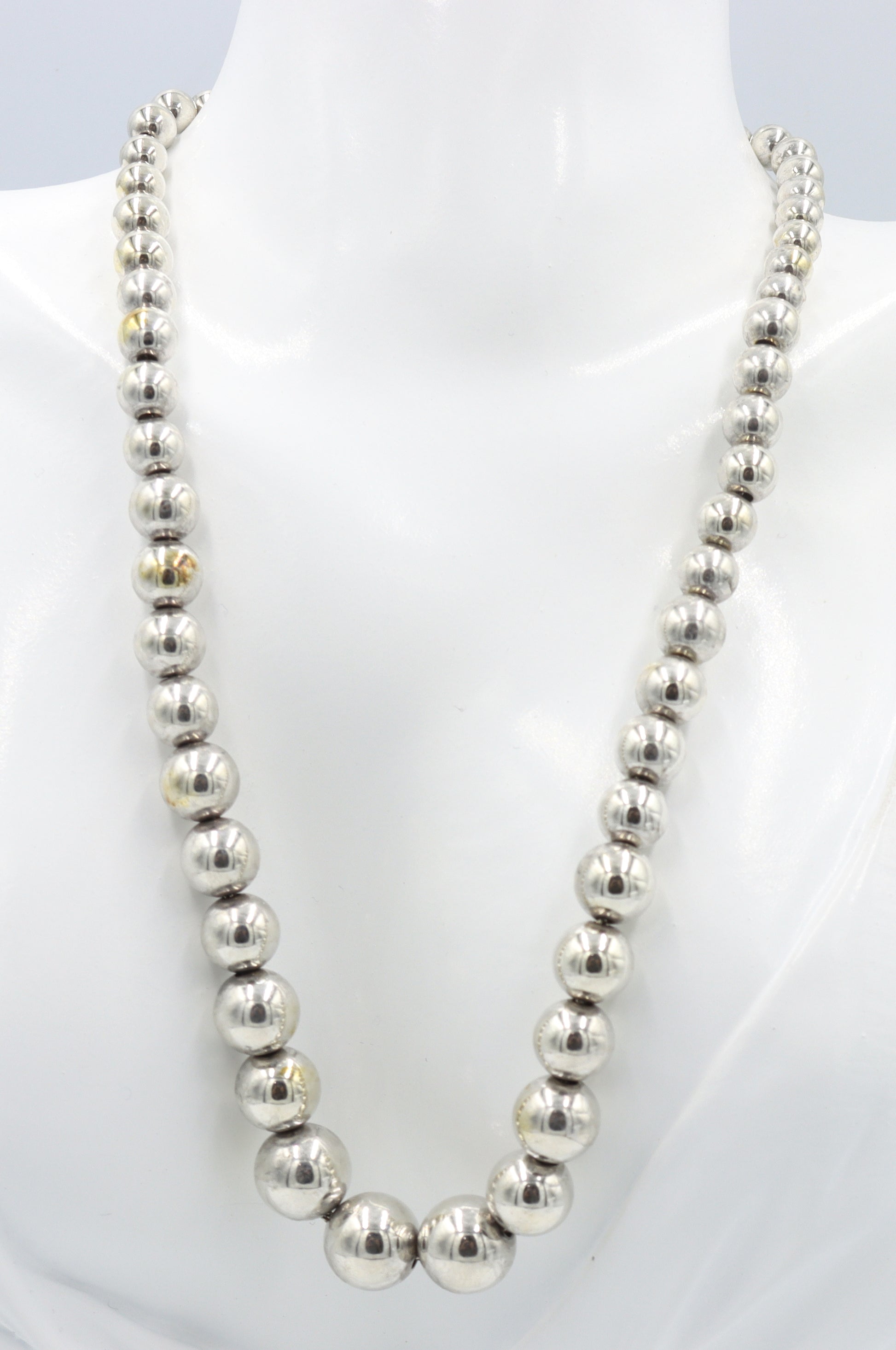Tiffany & Co Hardware Graduated ball necklace