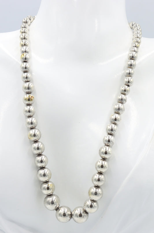 Tiffany & Co Hardware Graduated ball necklace