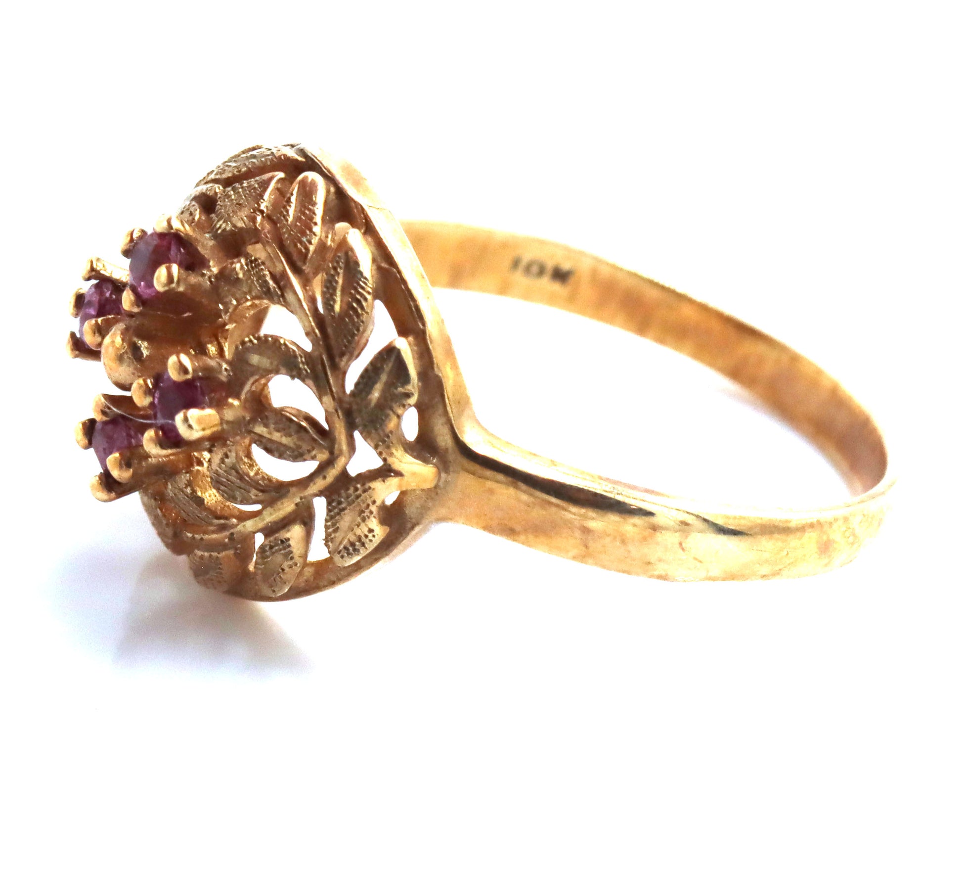 10kt Yellow gold ruby cocktail ring