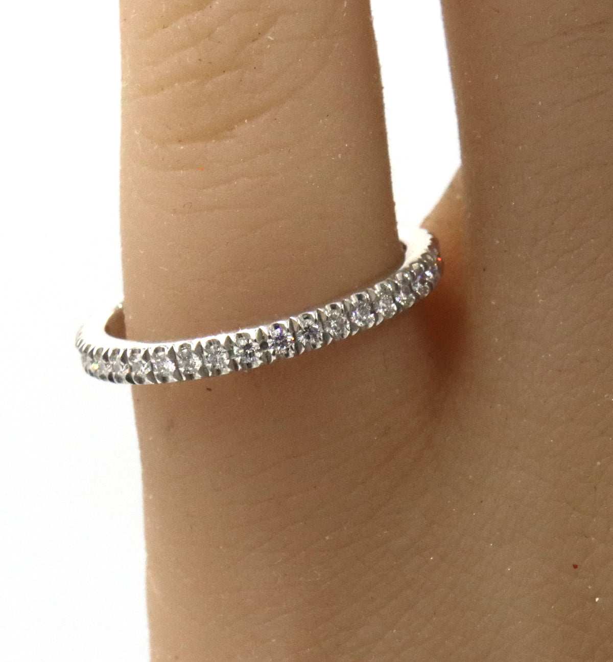 14kt White gold round brilliant cut diamond band
