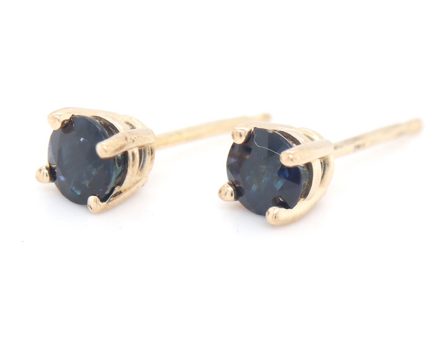 14kt Yellow gold 0.60ctw round sapphire stud earrings