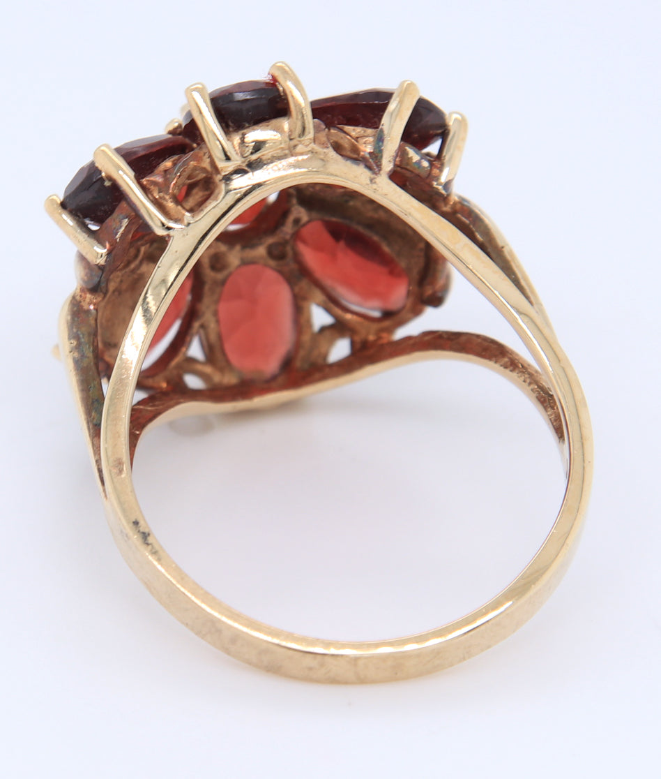 Attractive 10KT Yellow Gold Tourmaline Flower Style Ring