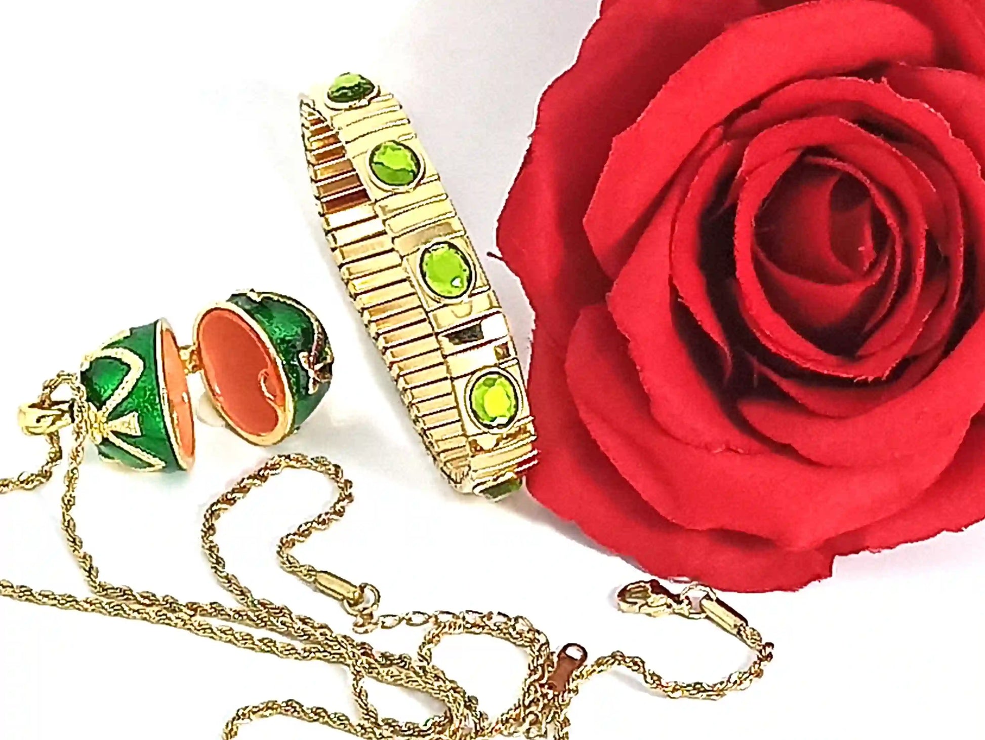 Timeless Elegance Emerald Green Vintage Egg Jewelry Set