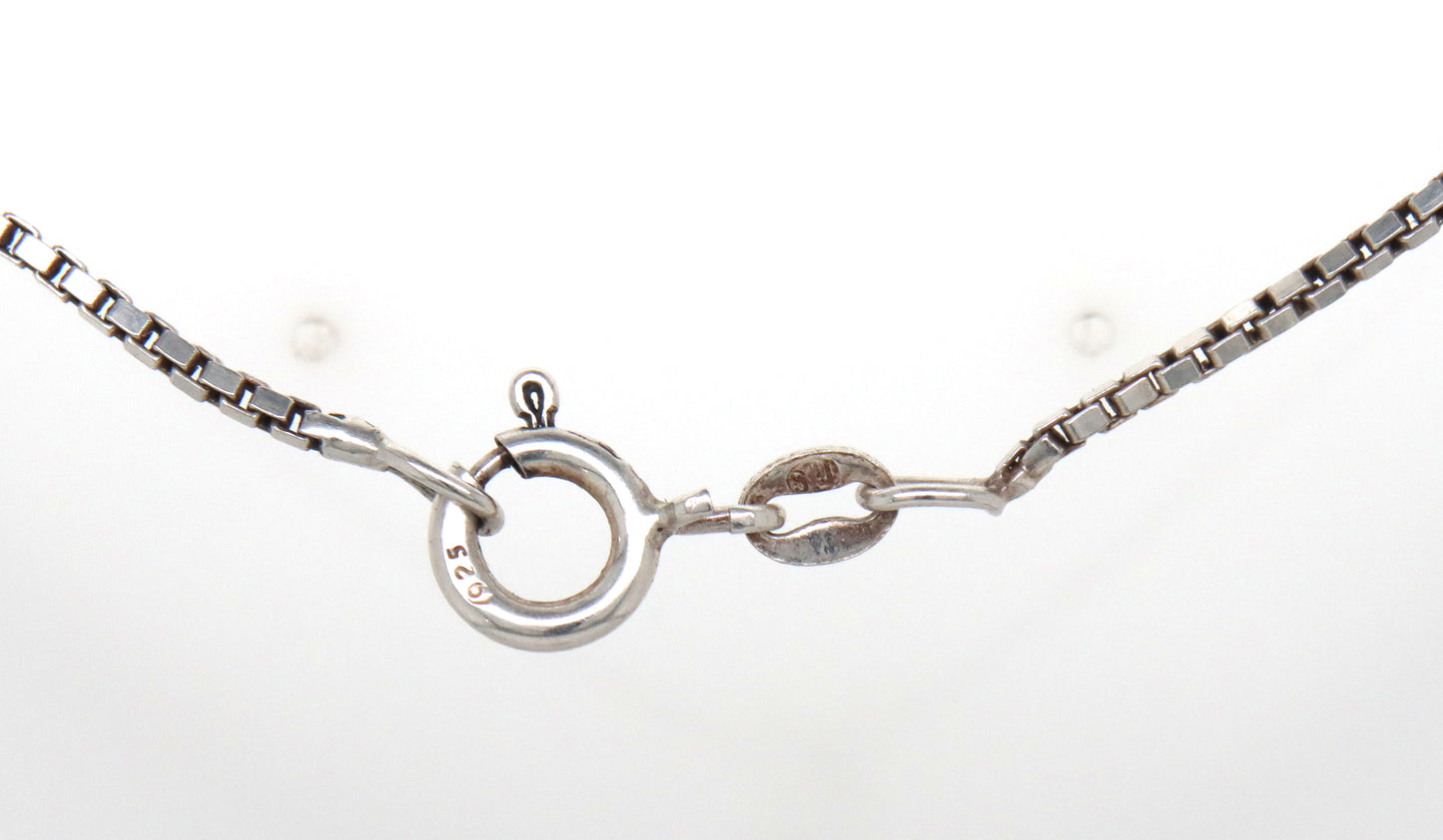 Vintage 925 sterling silver pendant on box chain necklace