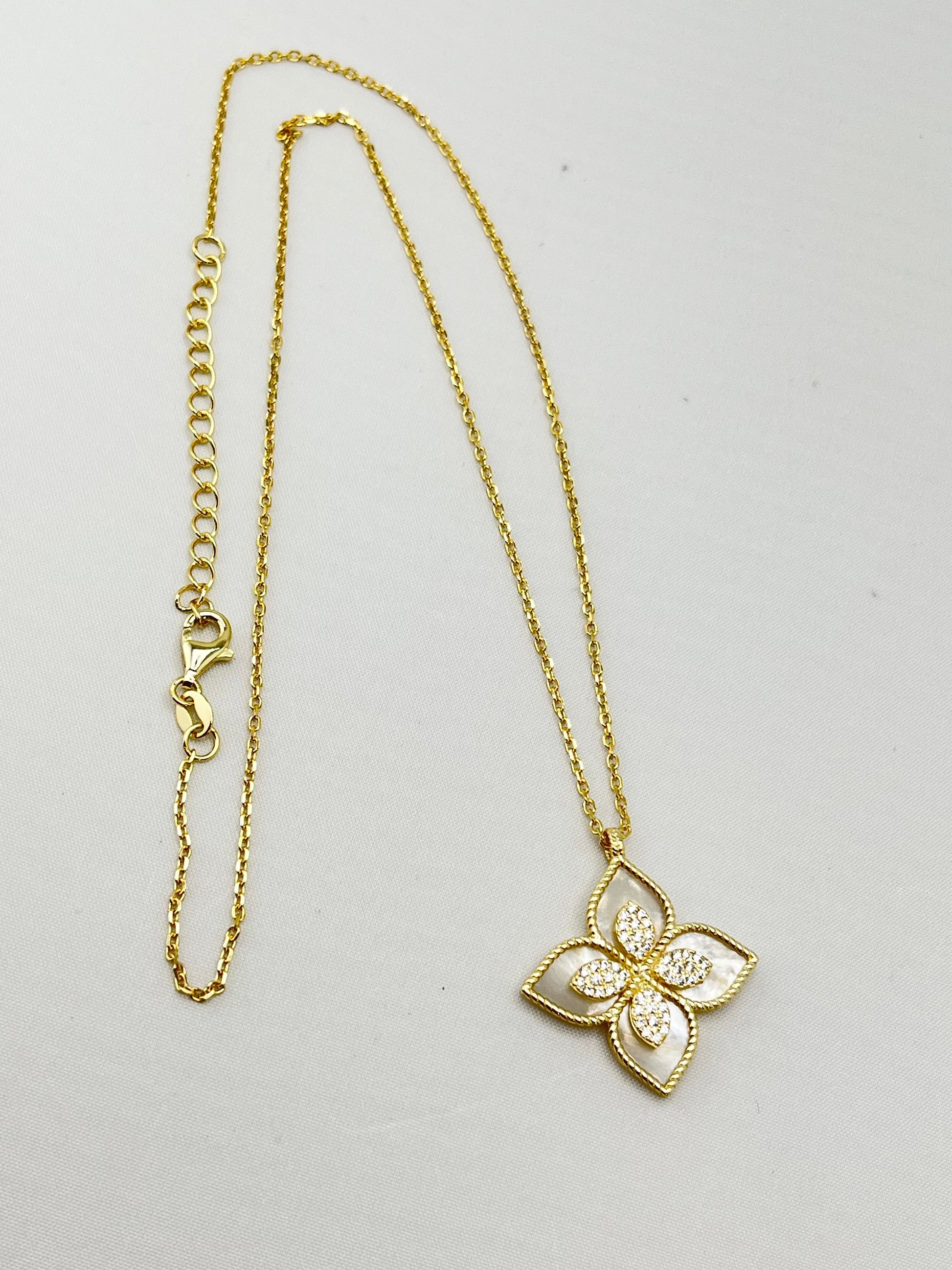 925 Sterling Silver Gold Tone Princess Flower Mother Of Pearl Necklace