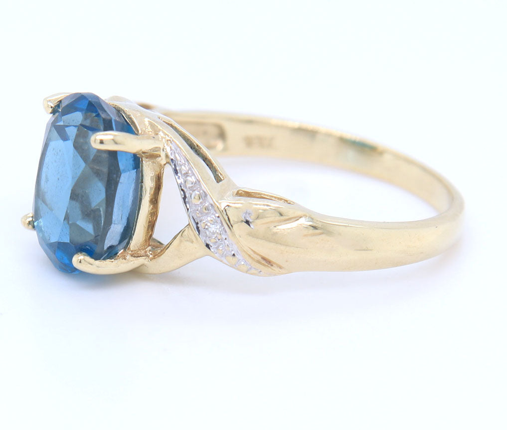 Fantastic Yellow Gold oval Blue Topaz and Diamond Ring