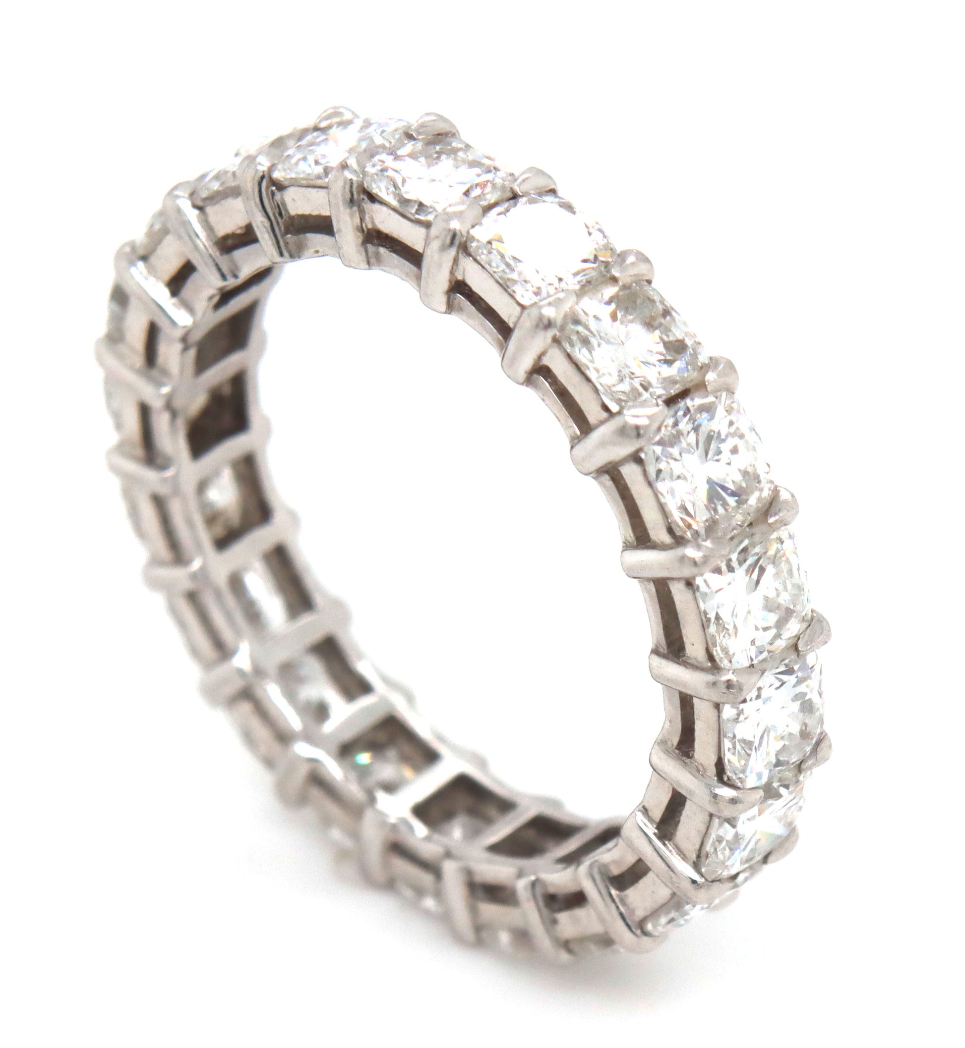 Platinum 4.05ctw cushion cut diamond band