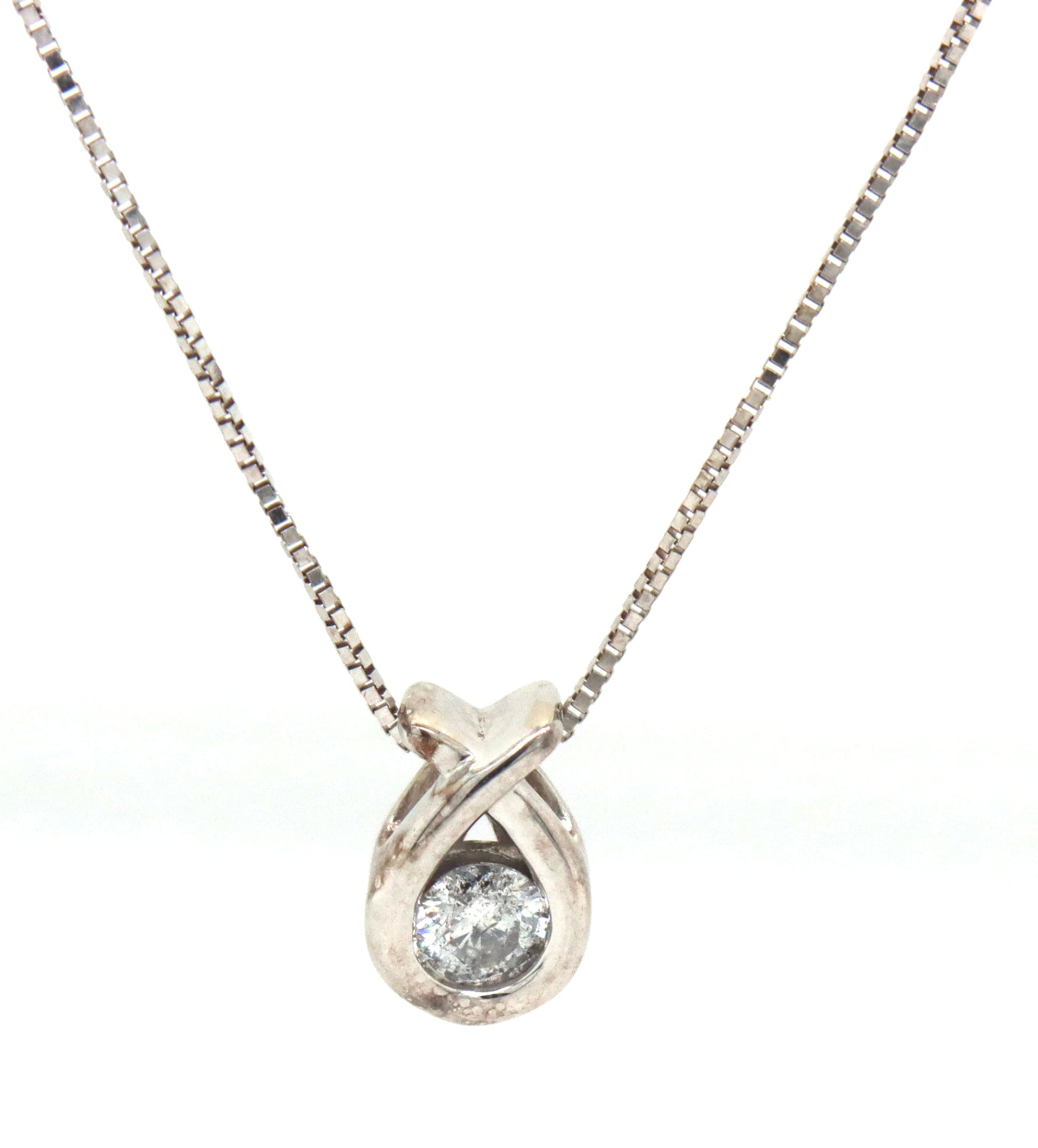 10kt White gold 0.15ctw diamond pendant on chain