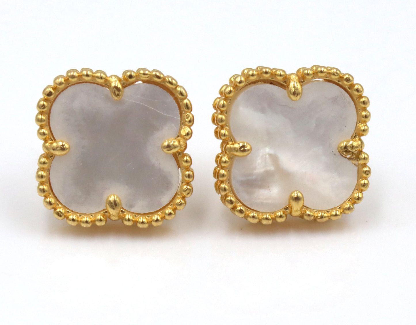 Set of 21kt Yellow gold mother of pearl bracelet and earrings