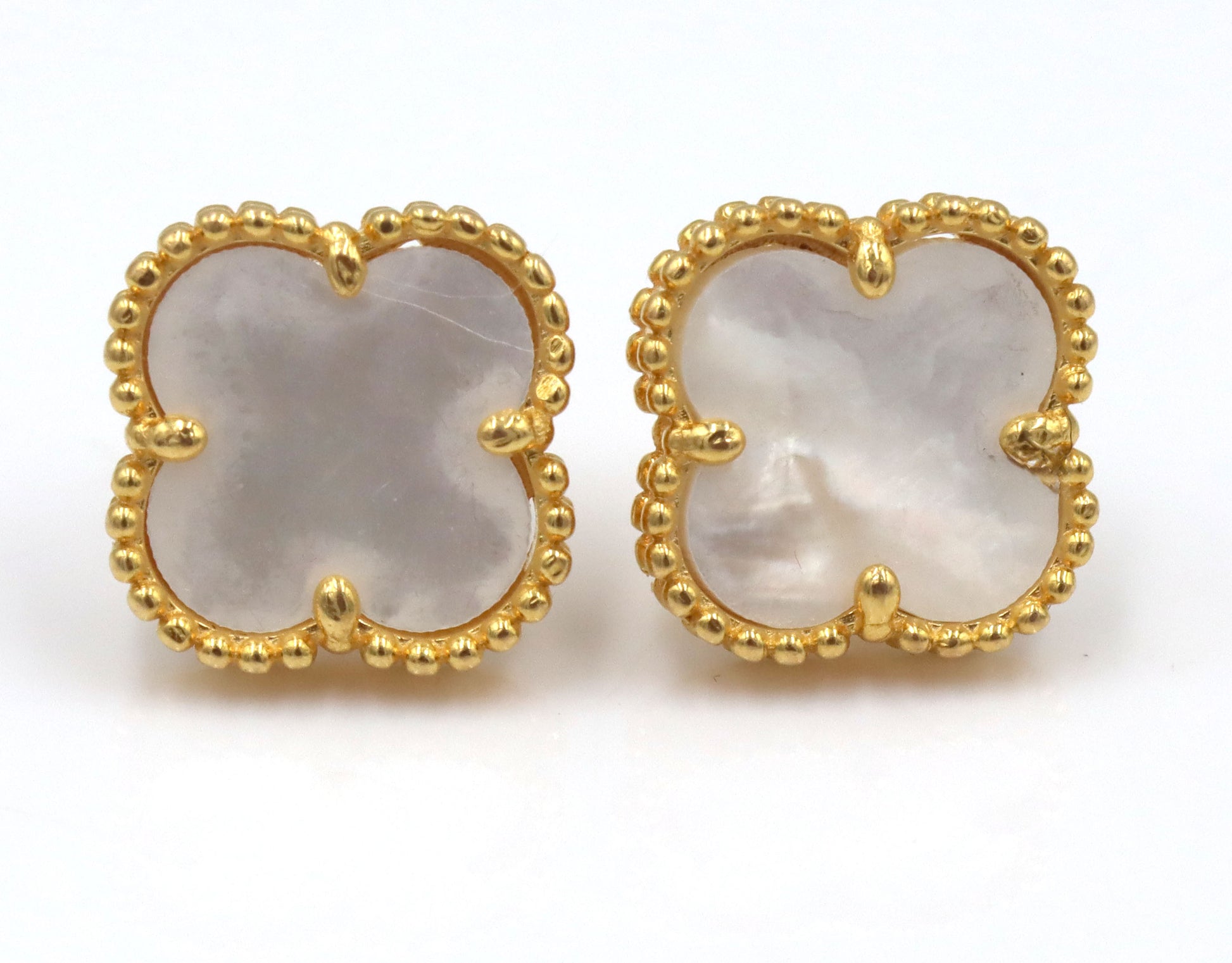 Set of 21kt Yellow gold mother of pearl bracelet and earrings