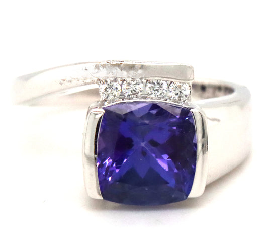 14KT White Gold 2ct Cushion Cut Blue  Violet Tanzanite With Geometric Bezel Setting In Natural Diamo