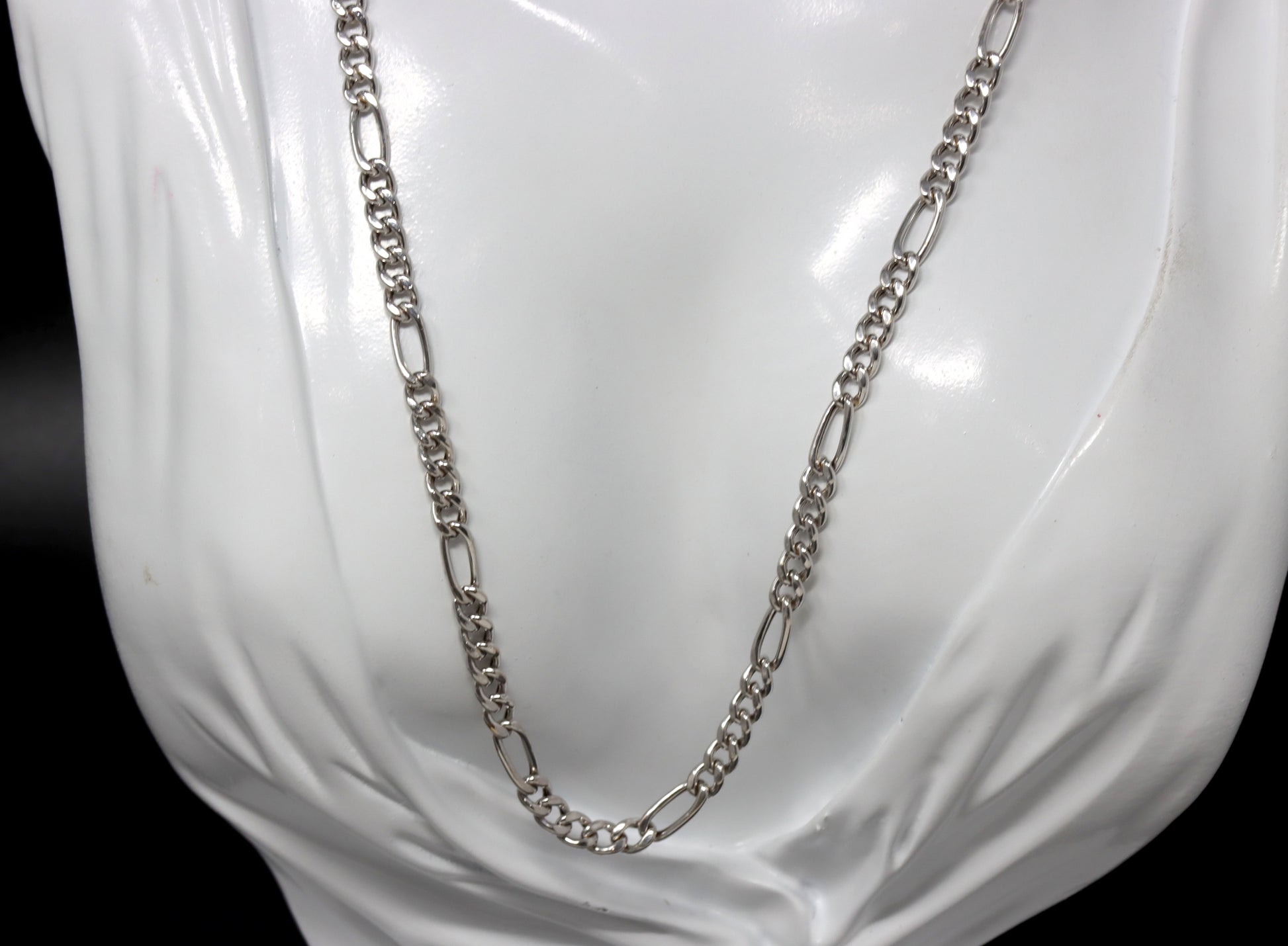 18kt White gold Figaro chain necklace