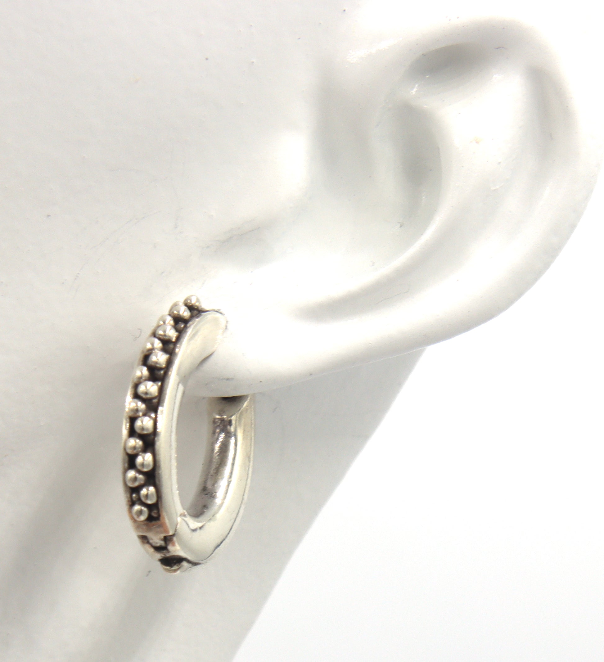Micheal Dawkins Pebble oval hoop earrings